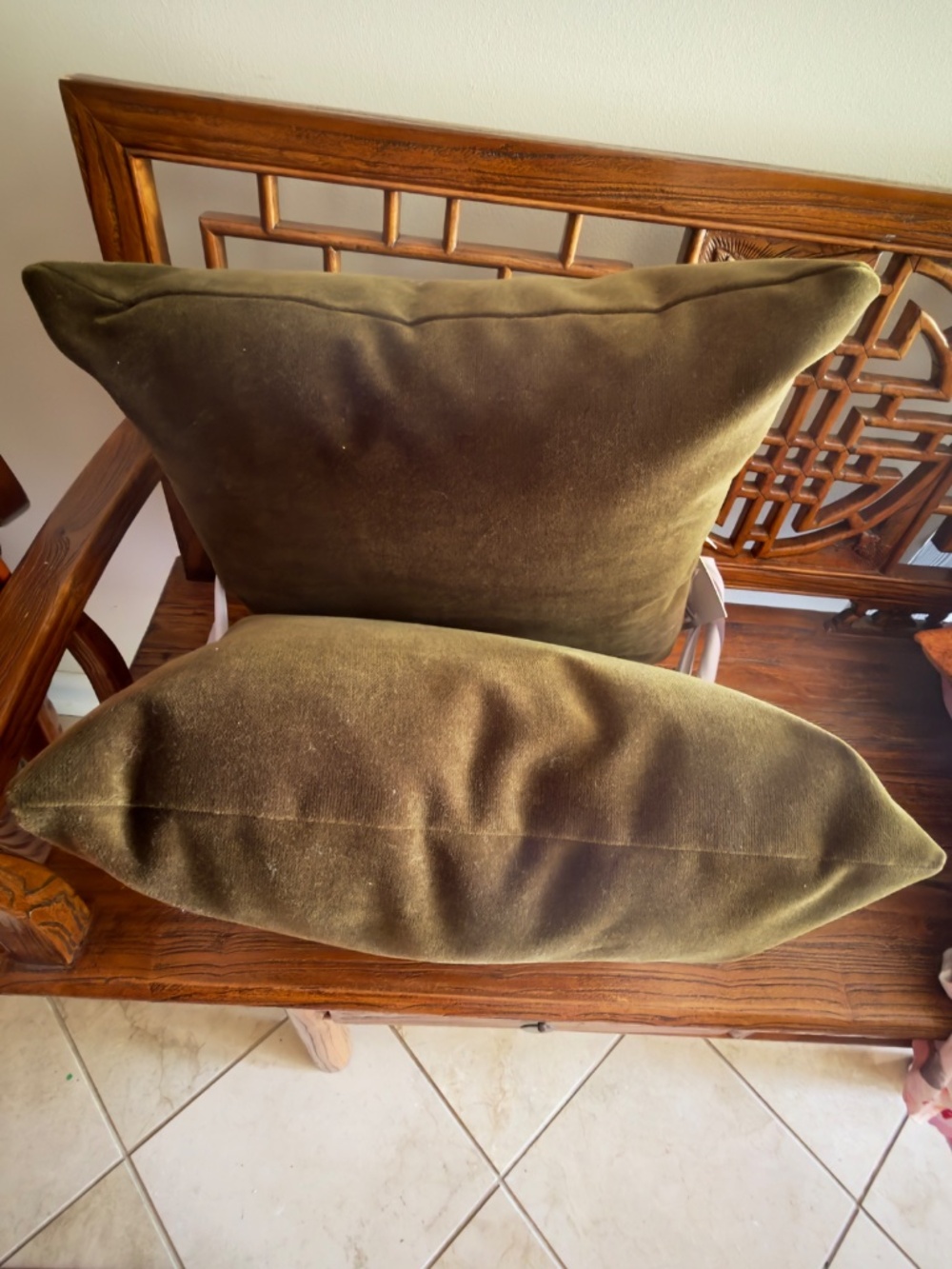 Decorative green pillows (2)